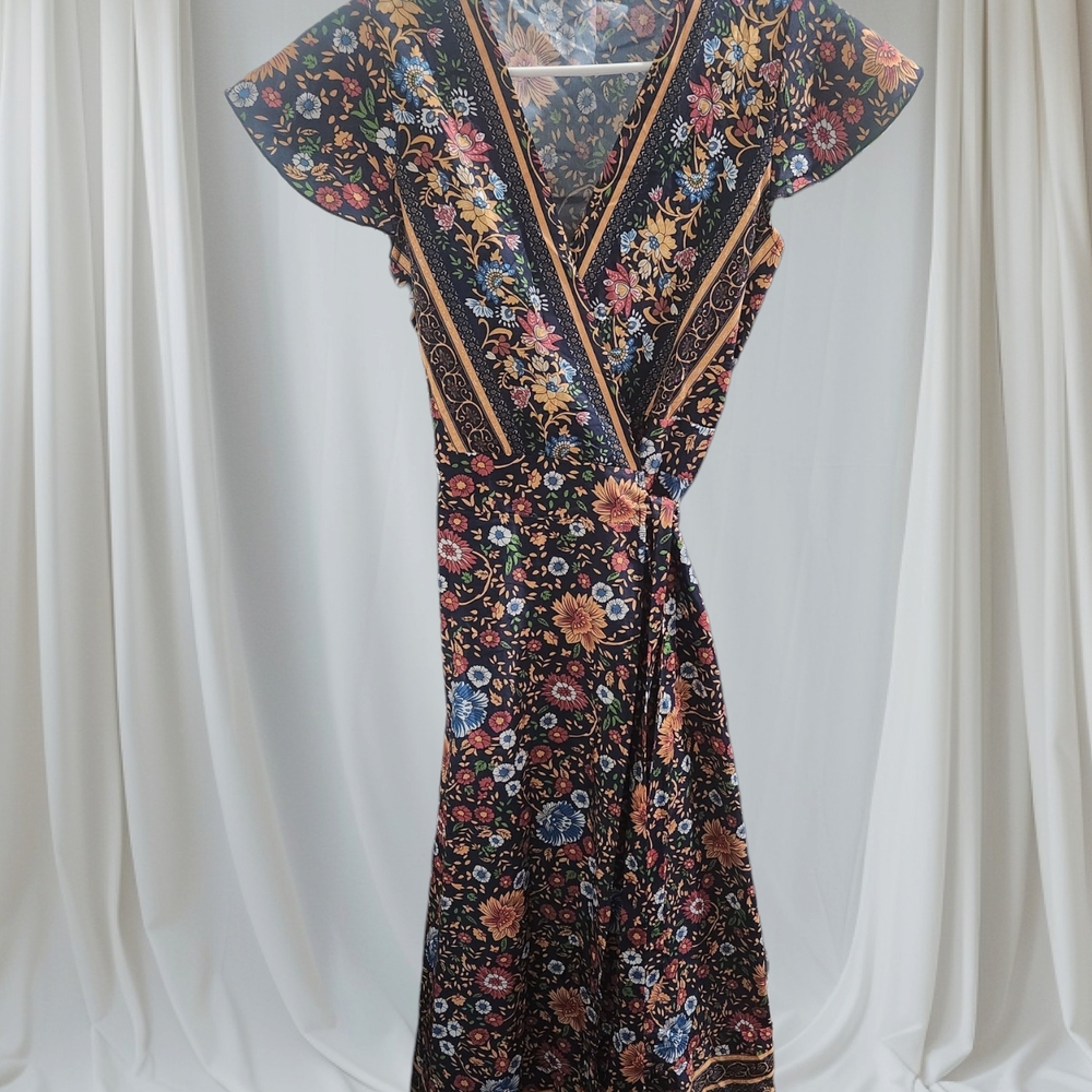 Floral V-Neck Maxi Dress - Picture 3 of 3